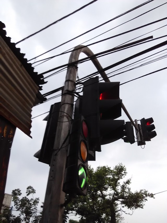 Tiang Traffic Light