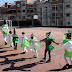 disfraz de Peter Pan y Campanita con bolsas de basura