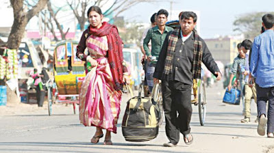 হঠাৎ ধর্মঘটে ‘অবরুদ্ধ’ মানুষ