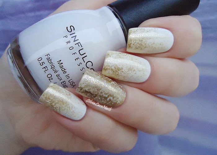 White and gold sponging nail art