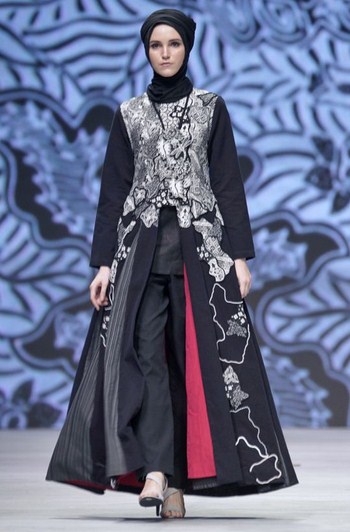 Foto Baju  Muslim Modern Batik  untuk  Wanita Berhijab  Masa Kini