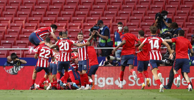 FÚTBOL: El Atlético aspira a frustrar las esperanzas del Madrid y alzarse con La Liga.