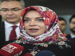 Lindsay Lohan disuruh buka tudung