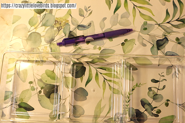 Plastic organizer, wallpaper sheet and a pen