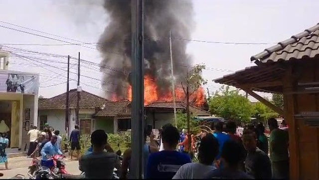 Dua Rumah di Bojonegoro Ludes Terbakar Diduga Akibat Korsleting
