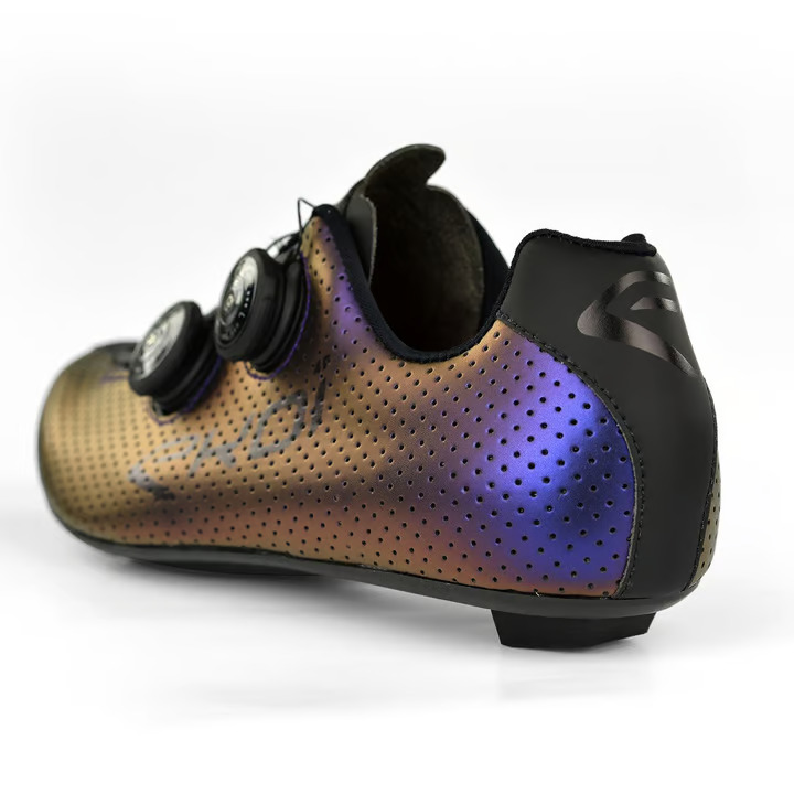 Etapa Detector resistencia Ekoi Carbon R5 camaleón: las zapatillas fabricadas a mano en España en  color iridiscente ~ Ultimate Bikes Magazine