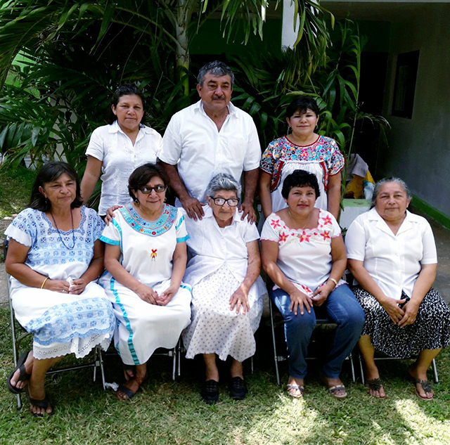 Su hermana Maria Jose Salas Salazar la acusa de sustraer de su domicilio a su madre, de 95 años, y llevarsela a Oaxaca “con engaños, sin ropa, sin medicinas y sin la autorización de los otros 5 hijos”.