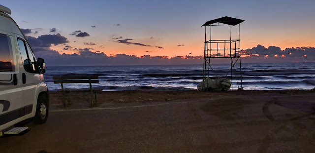 Photo 2/22 - Le parking de la plage de Kako...