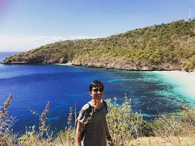 Pantai Semangkok Lombok dari atas bukit, sumber ig @mahesawirga