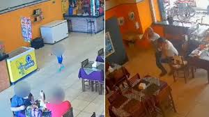 Criança de dois anos sai correndo de restaurante e morre atropelada