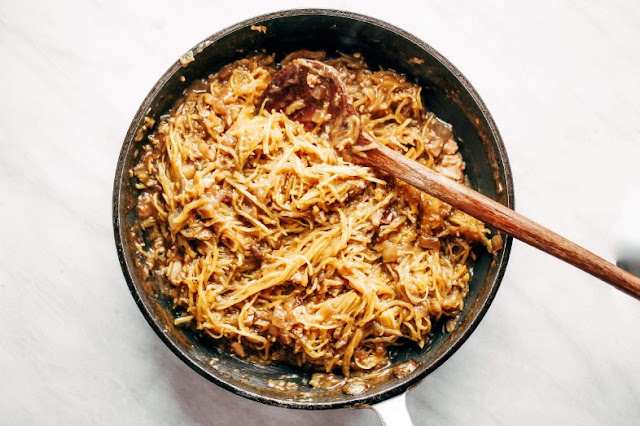 Spicy Spaghetti Squash Noodles #healthy #whole30