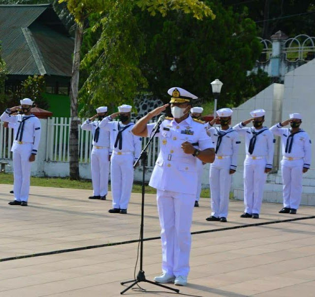 Yeheskiel Katiandagho Pimpin Upacara di TMP Kusuma Trikora Dalam Rangka Hari Armada RI