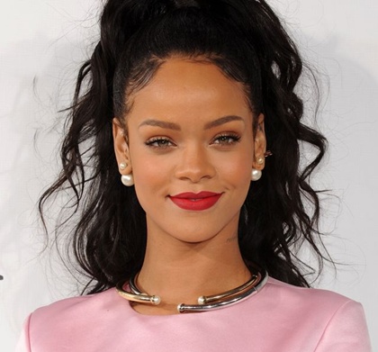 Rihanna Biography, Height, Age, Affairs, Songs, Album, Net Worth, Husband Favorite Things & More