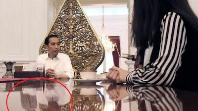 Ternyata ini Penjelasan Tentang Penampakan di Foto Meja Rapat Jokowi