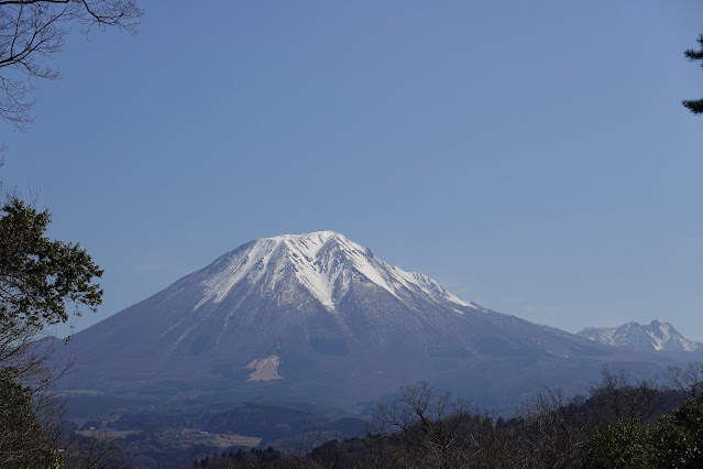 とっとり花回廊　芝生け広場　大山の眺望