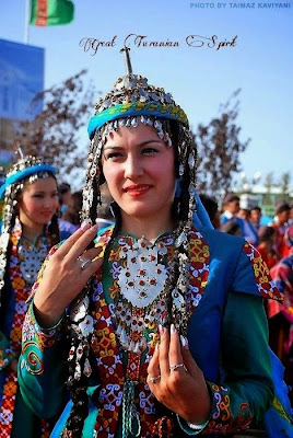 красавица туркменка на празднике