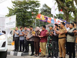 Dikawal Ketat TNI/Polri, Logistik Pemilu di Padang Panjang Didistribusikan