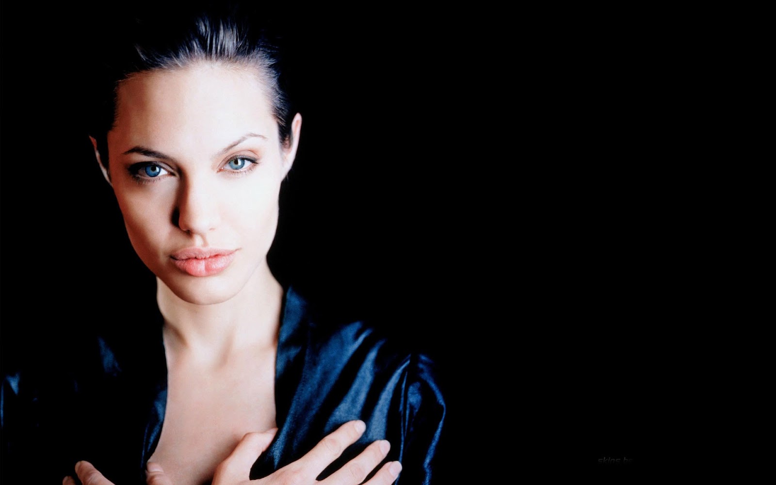  amazing angelina jolie wallpaper 