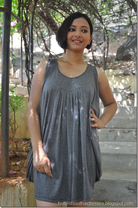 Shweta Basu Prasad Hot Pics in Short Hair 5