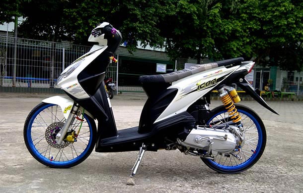 Modifikasi Honda BeAT  Karburator Dengan Velg Ring 17 Jari 