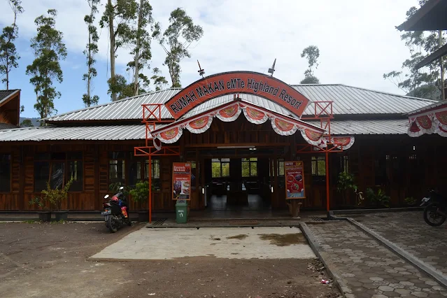 Tempat makan di Ciwidey, depan Kawah Putih Bandung