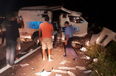 Bandidos explodem e assaltam carro-forte em ponte no município de São Luís do Curu; vídeo