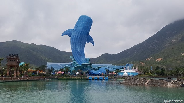 Chimelong Ocean Kingdom - The signature whale shark statue is 68 m tall and marks the location of the Ocean Beauty themed zone