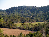 Ca l'Estavirot del terme de Santa Maria de Merlès, sota el Serrat de les Sis Quarteres