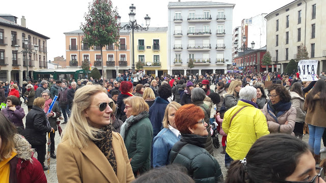 La concejala de Ciudadanos Ruth Santín en la manifestación del 8M de Ponferrada.