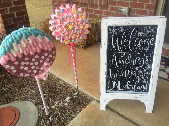 Winter ONEderland 1st birthday party decoration ideas. Food table backdrop and decorations. Hot chocolate and coffee bar chalkboard sign. Winter ONEderland hot chocolate party favors. First birthday outfit