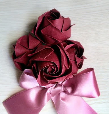 Rosa Kawasaki origami bordô