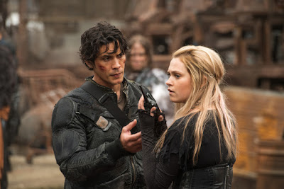 Picture of Eliza Taylor and Bob Morley in The 100 Season 4 (3)