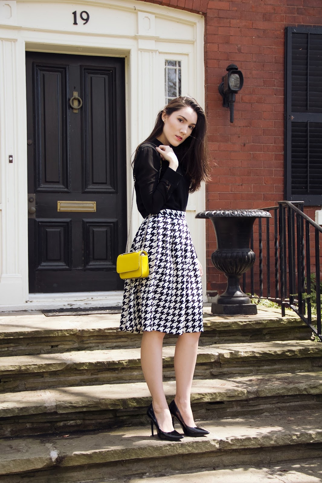 Outfit post: yellow bag and dots - Fashion in my eyes