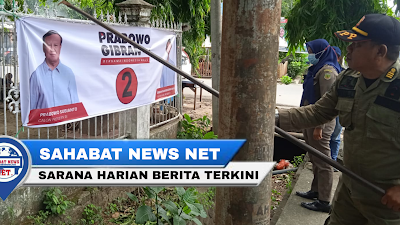 Langgar Titik Pemasangan APK; Bawaslu Pinrang Tertibkan Baliho Capres Di Pagar Rumah Dinas