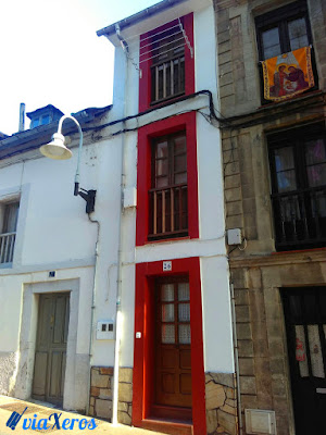 casa estrecha Luarca