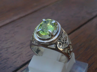 batu natural peridot