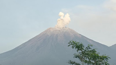 Gunung Semeru di Pulau Jawa