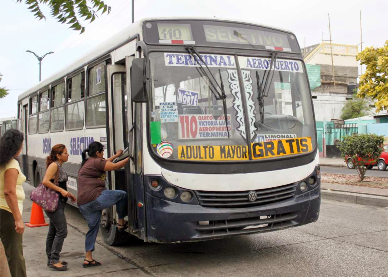 El Diario Vivir En Guayaquil Metro O Bus