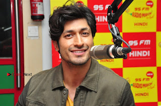 Vidyut Jamwal Adah Sharma Commando 2 Movie Team at Radio Mirchi 95  0053.jpg