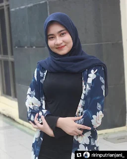 Hijabers cantik Ririn Putri Anjani