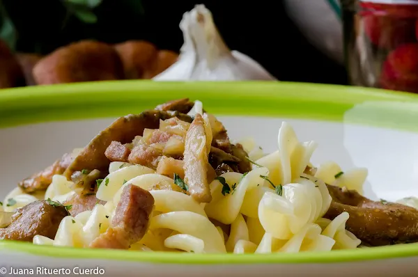 Fusilli con níscalos