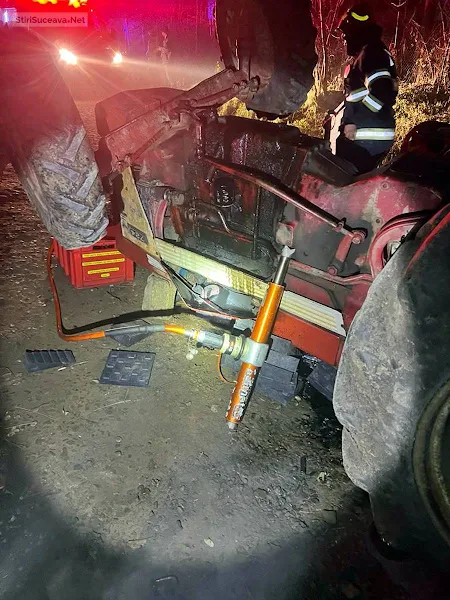 Tânăr rănit după ce s-a răsturnat cu tractorul, la Valea Glodului. Dosar penal pentru că nu deține permis de conducere, iar utilajul este neînregistrat