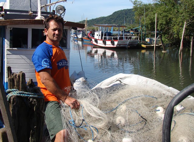 Pescadores estão indignados com dragagem do porto