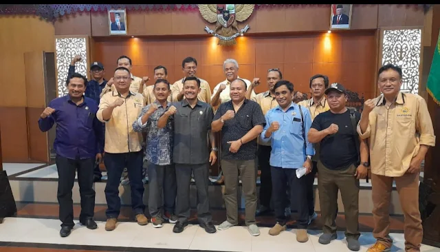 Foto bersama DPD APTI Blora dengan Komisi B DPRD Blora