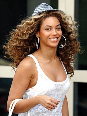 Beyonce Latest Wavy Curly Long Hairstyle