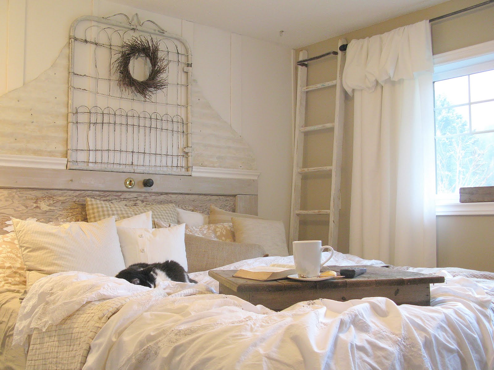 A shabby chic bedroom setting