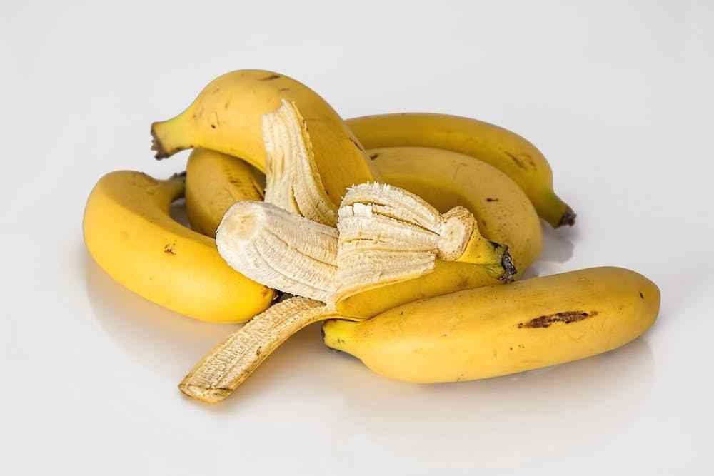 فوائد قشر الموز للبشرة الاسنان والصحة