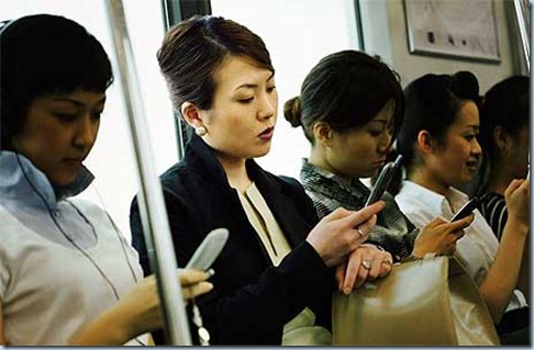 japanese_commuters460