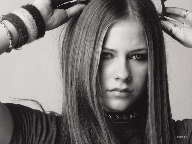 Famous Canadian Singer Avril Lavigne Photo Gallery