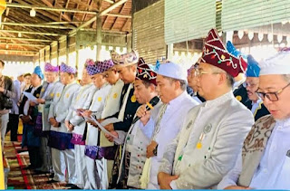 ZIARAH KE MAKAM SULTAN SURIANSYAH 